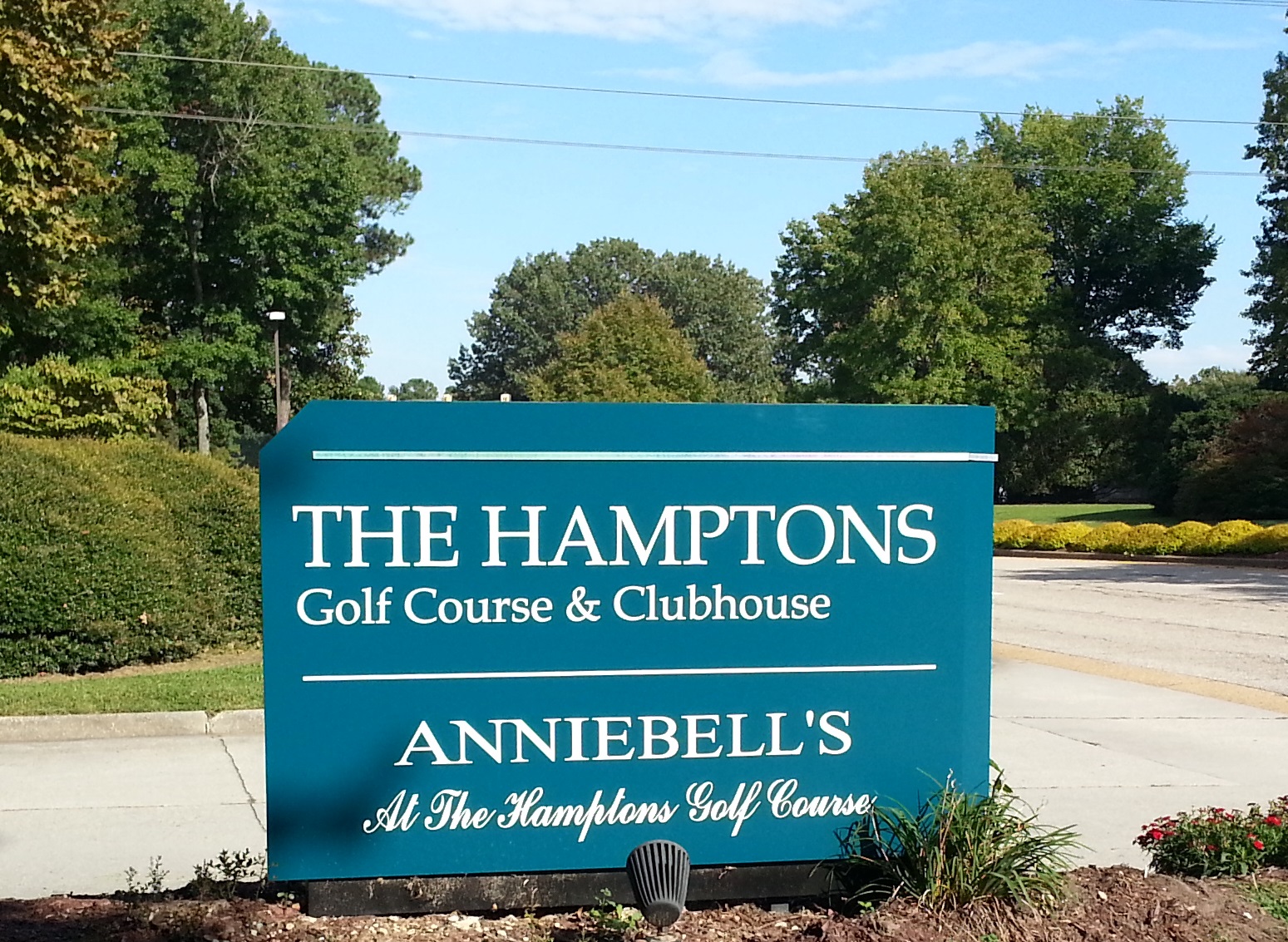 HRCOA The Hamptons Sign